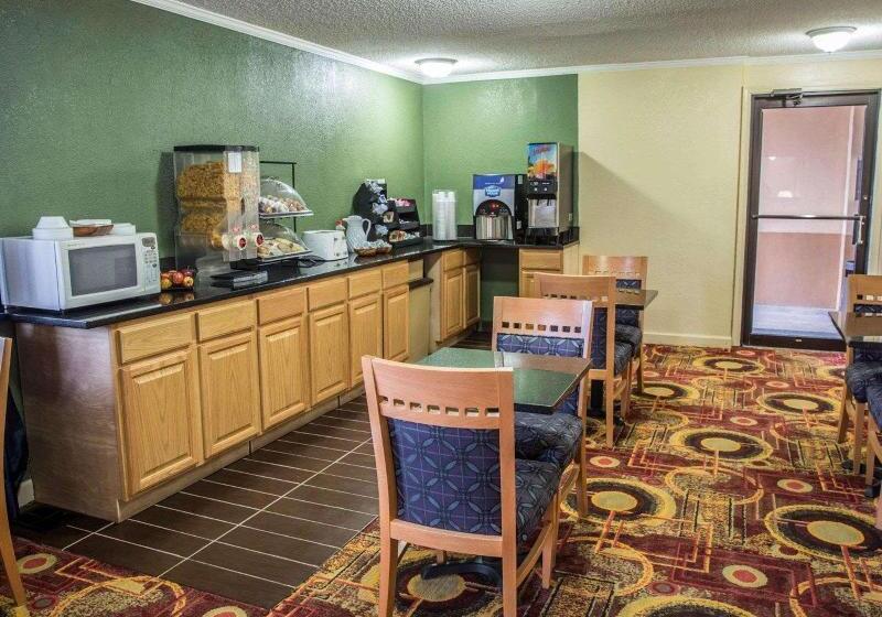 ホテル Rodeway Inn & Suites Plymouth Hwy 64