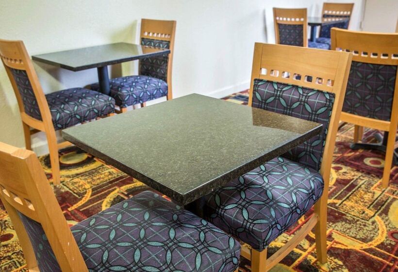 ホテル Rodeway Inn & Suites Plymouth Hwy 64
