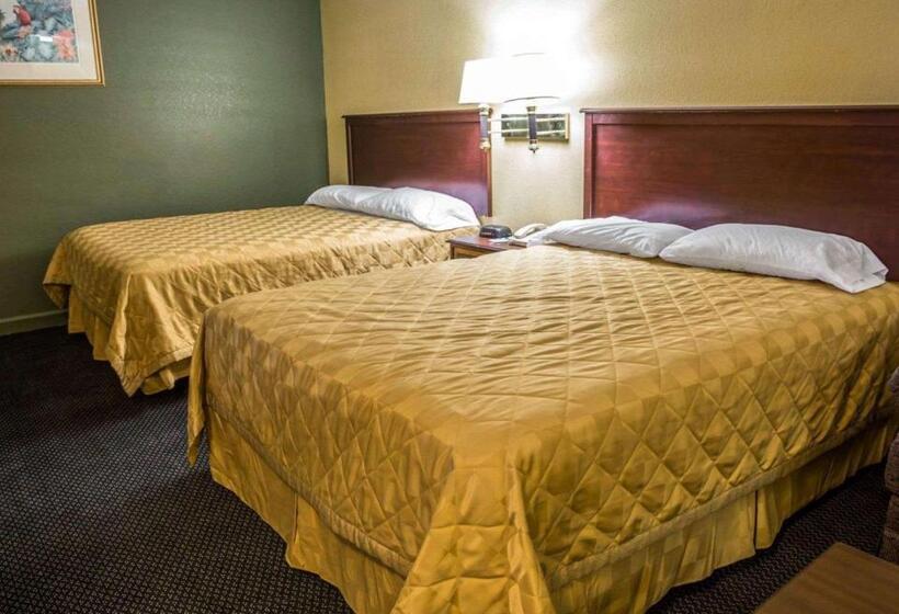 ホテル Rodeway Inn & Suites Plymouth Hwy 64