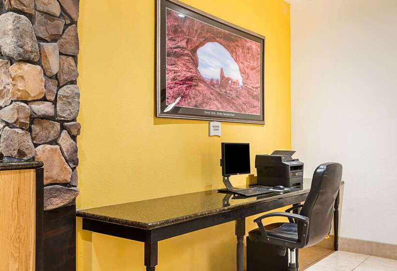 فندق Rodeway Inn & Suites