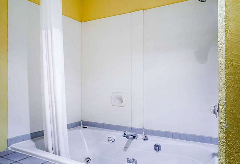 فندق Rodeway Inn & Suites