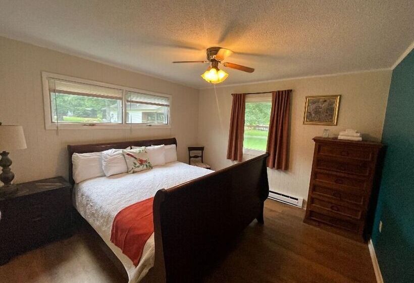 Meadowlark Motel With Restaurant & Bar