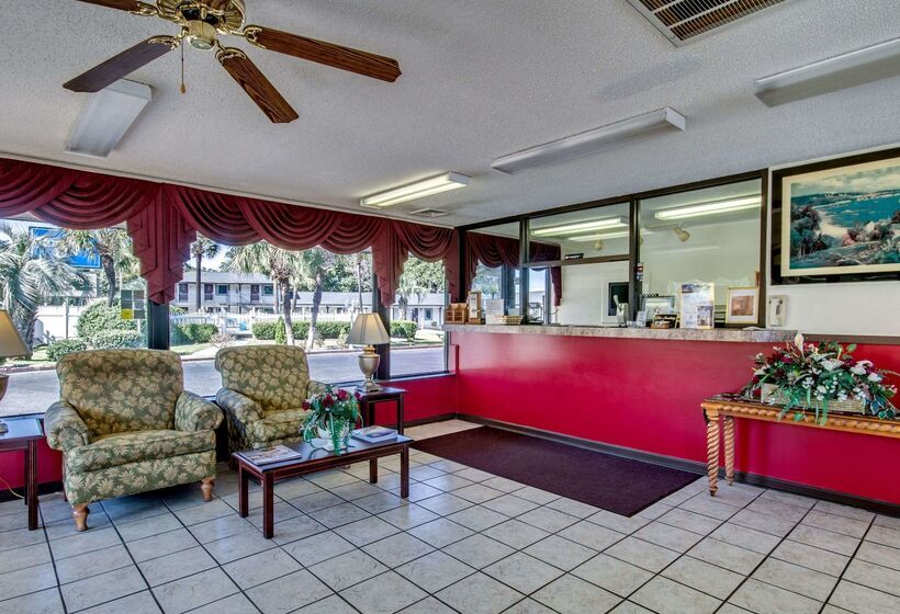 فندق على الطريق Econo Lodge