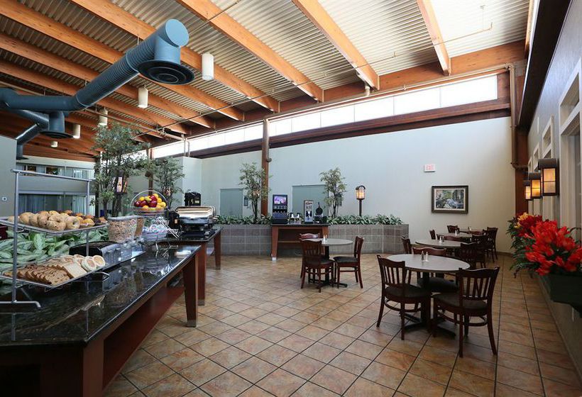 فندق Clarion Inn