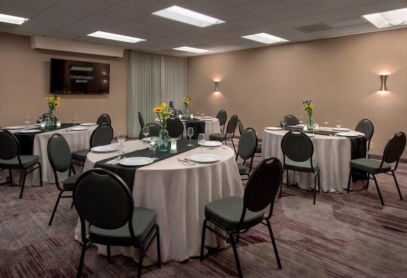 هتل Courtyard By Marriott Mt. Laurel