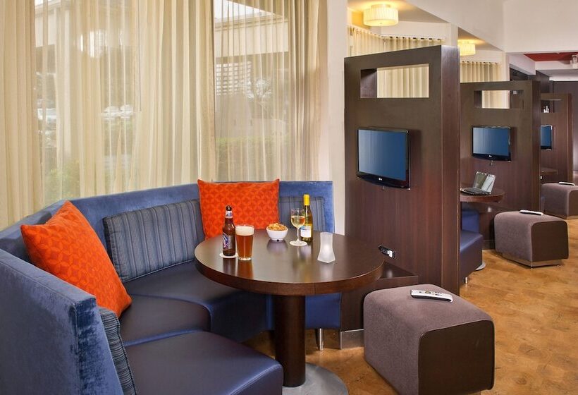 هتل Courtyard By Marriott Mt. Laurel