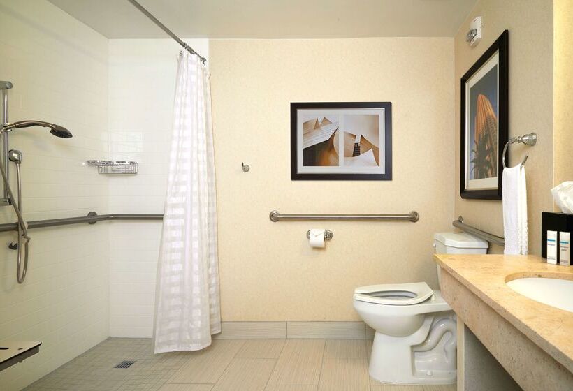 هتل Embassy Suites By Hilton Los Angeles International Airport North