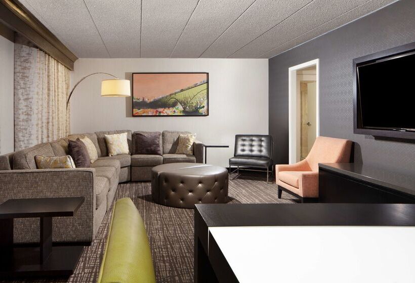 فندق Embassy Suites By Hilton Philadelphia Airport