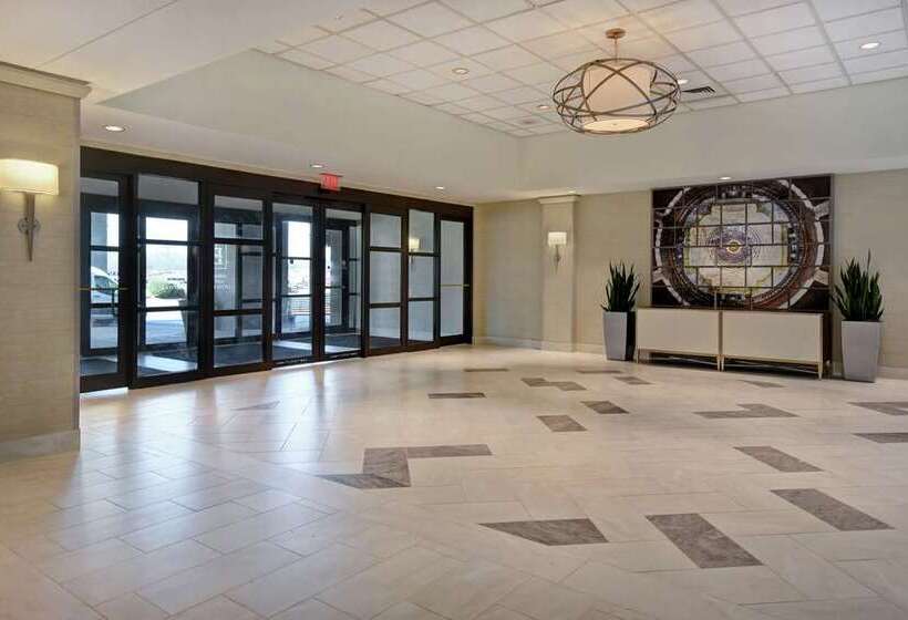 هتل Embassy Suites Little Rock