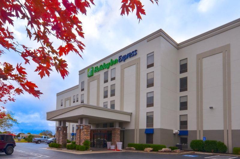 هتل Holiday Inn Express & Suites Fayetteville University Of Arkansas Area, An Ihg