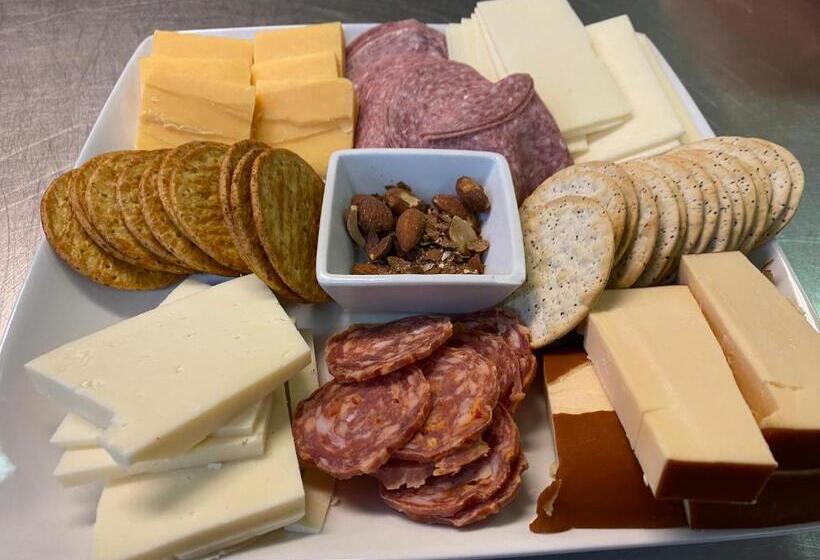 호텔 Inn On The River