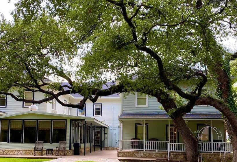 호텔 Inn On The River