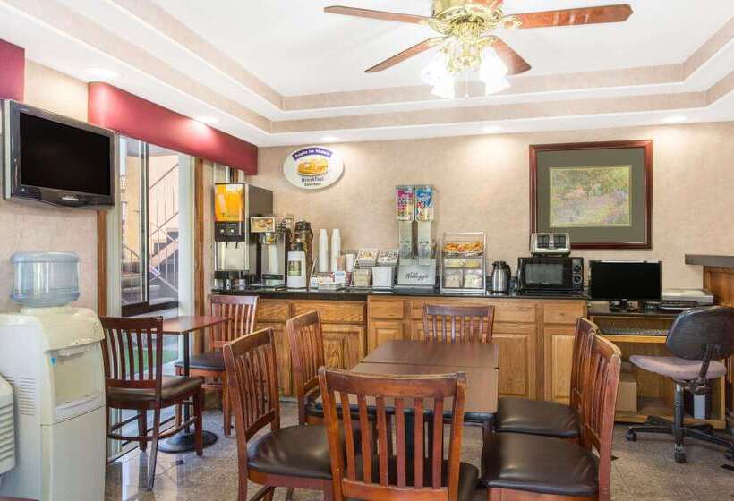 ホテル Knights Inn Madera