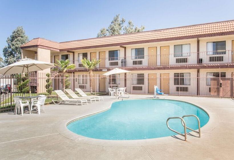 ホテル Knights Inn Madera