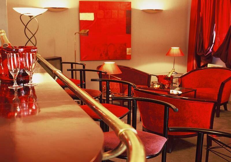 هتل Les Jardins d'Adalric