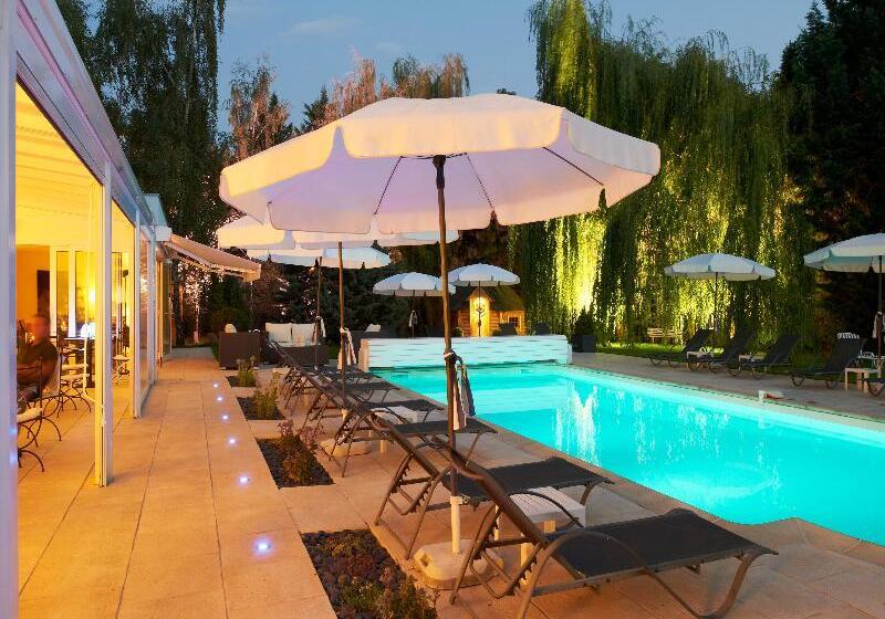 هتل Les Jardins d'Adalric