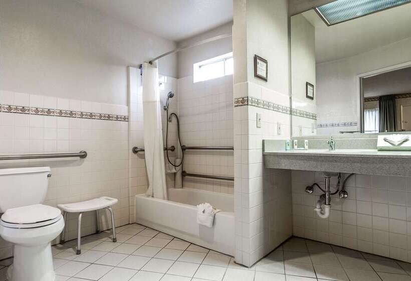 בית מלון כפרי Quality Inn & Suites Silicon Valley