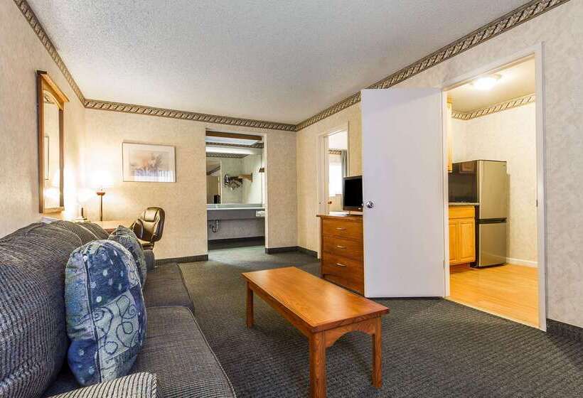 בית מלון כפרי Quality Inn & Suites Silicon Valley
