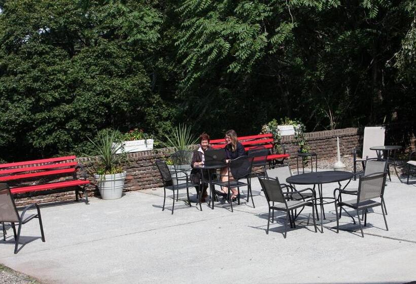 호텔 Rutgers University Inn And Conference Center