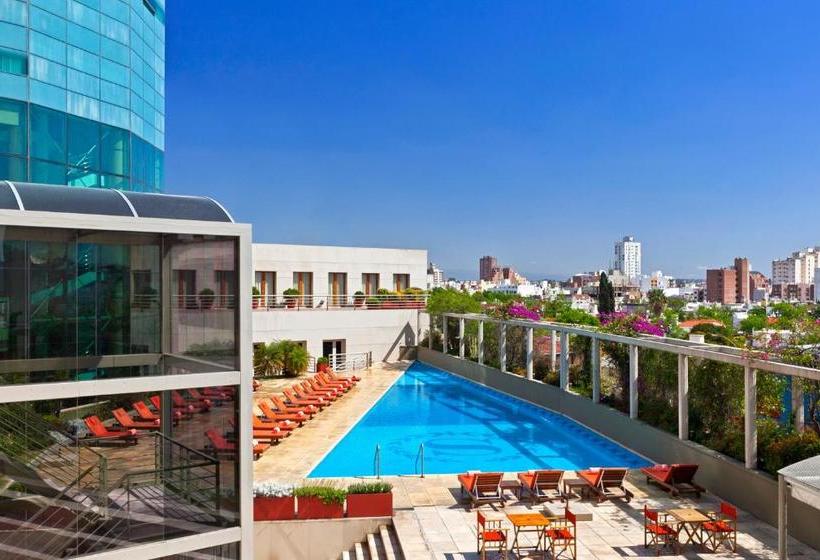 هتل Quinto Centenario