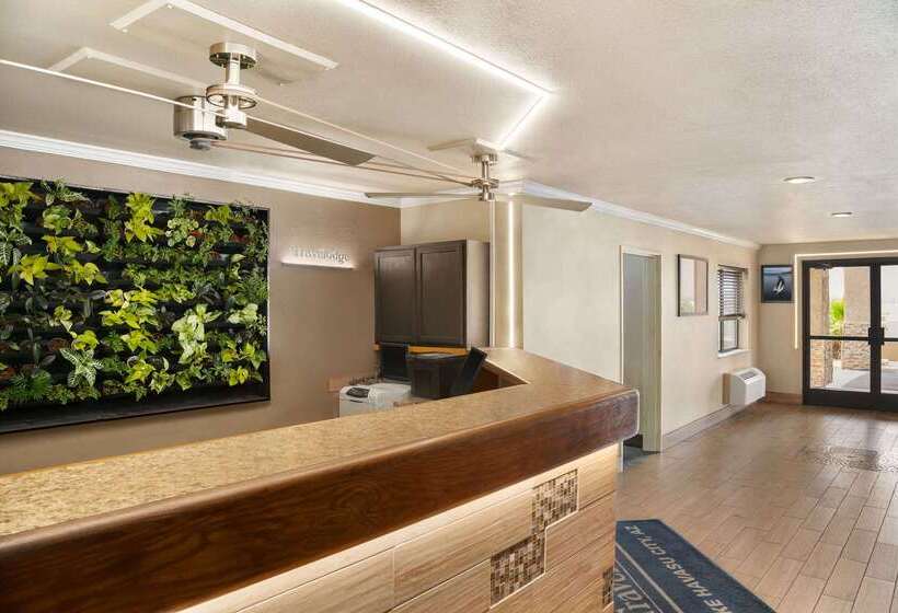 בית מלון כפרי Travelodge By Wyndham Lake Havasu