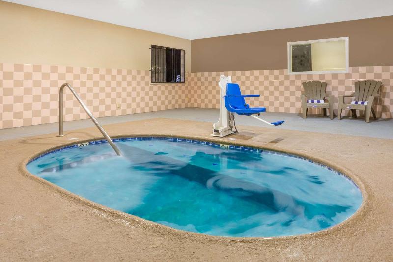 בית מלון כפרי Travelodge By Wyndham Lake Havasu