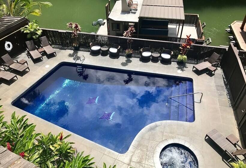 Paradise Bay Resort