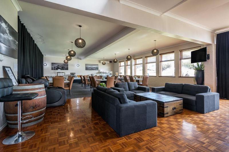 هتل Mandala Ace Albany