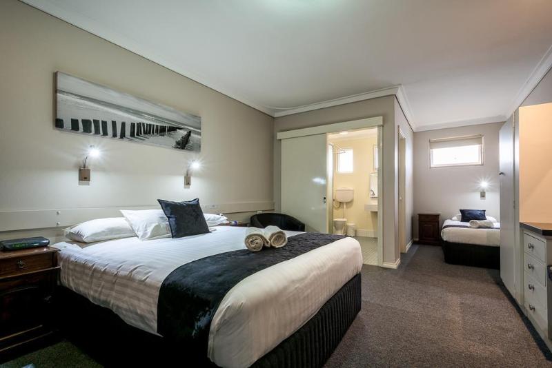 هتل Mandala Ace Albany