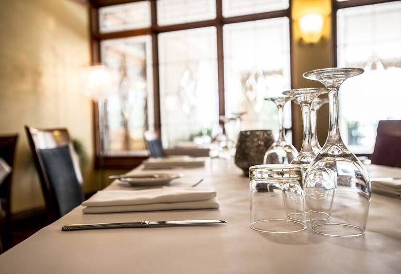 فندق Best Western Plus All Settlers Motor Inn