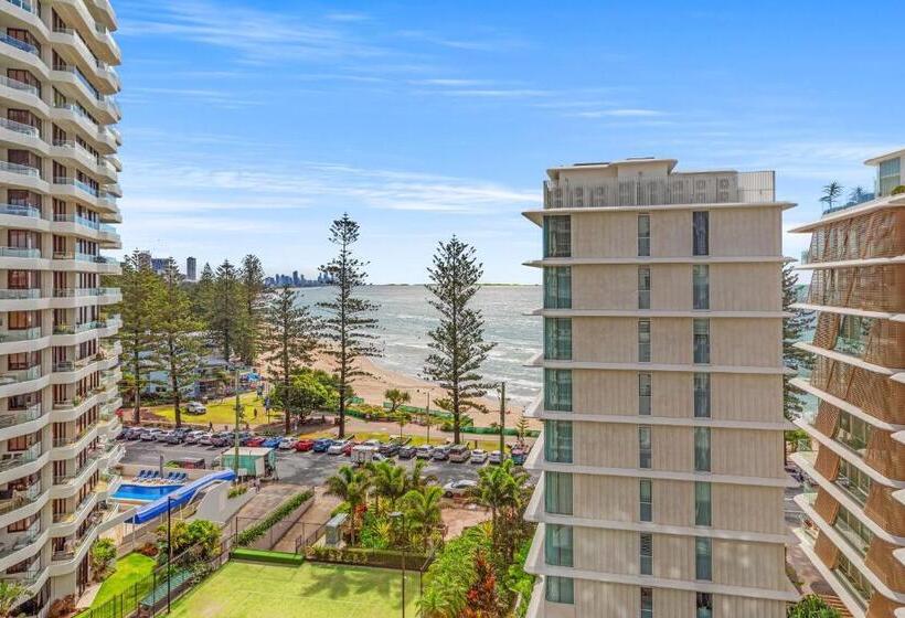 هتل Burleigh Beach Tower