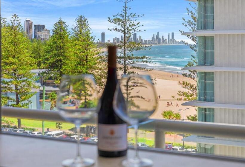 هتل Burleigh Beach Tower