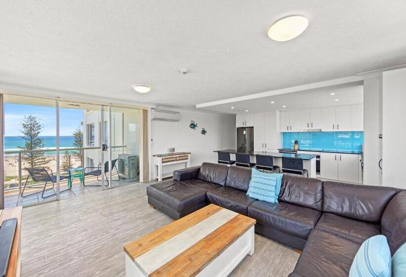 هتل Burleigh Beach Tower