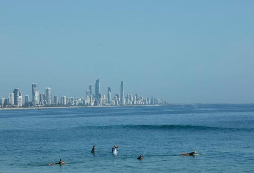 هتل Burleigh Beach Tower
