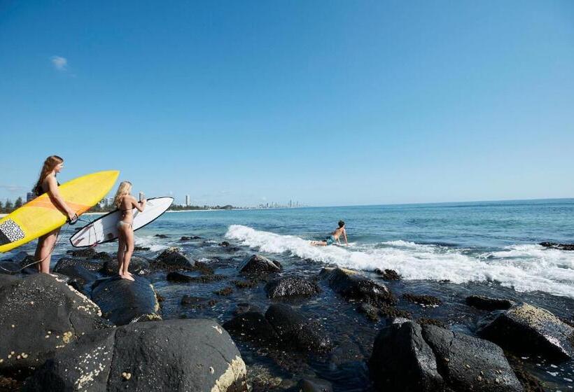 هتل Burleigh Beach Tower