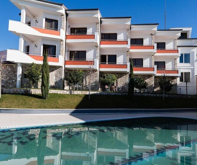 هتل Chateau Linza Resort