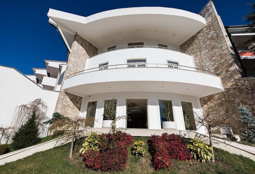 هتل Chateau Linza Resort