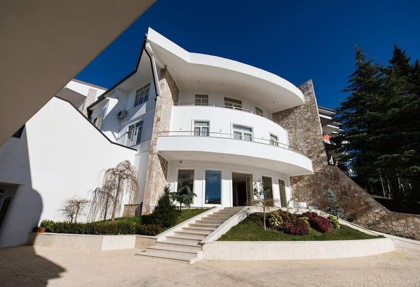 בית מלון כפרי Chateau Linza Resort