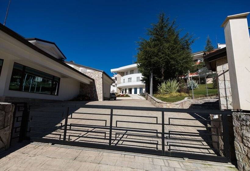 בית מלון כפרי Chateau Linza Resort