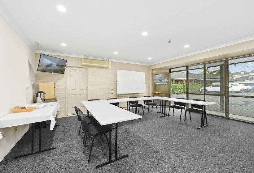 هتل Macquarie Barracks Motor Inn