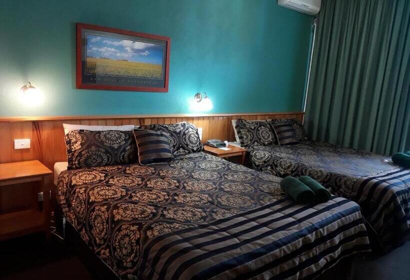 בית מלון כפרי Moe Motor Inn   Contactless 24 Hour Checkinn Available
