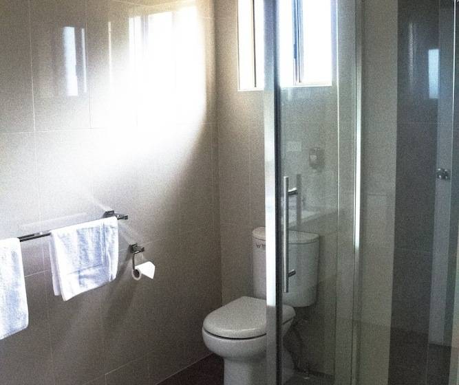 מוטל Blue Whale Motor Inn & Apartments