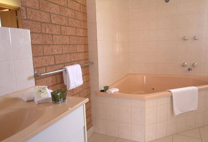 מוטל Blue Whale Motor Inn & Apartments