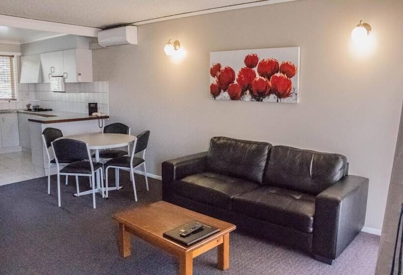 מוטל Blue Whale Motor Inn & Apartments
