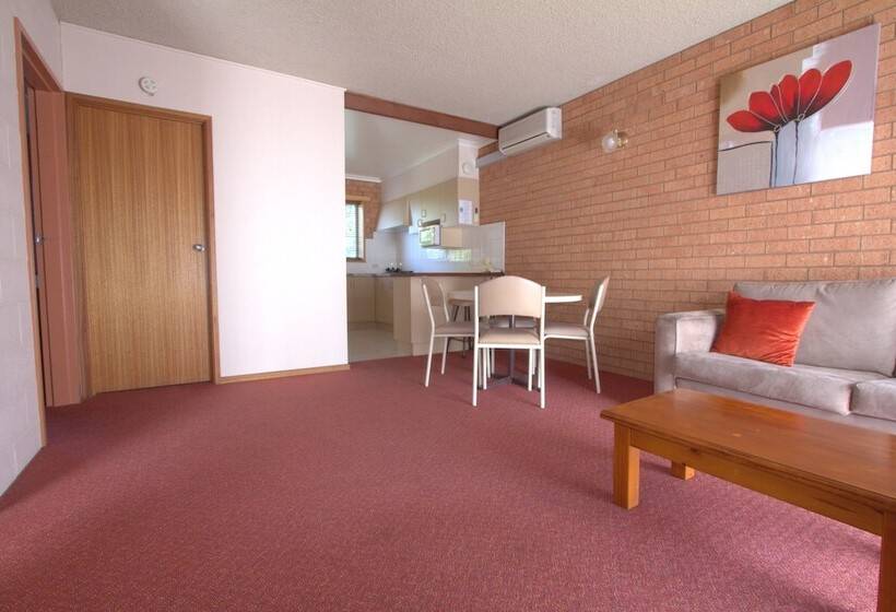 מוטל Blue Whale Motor Inn & Apartments