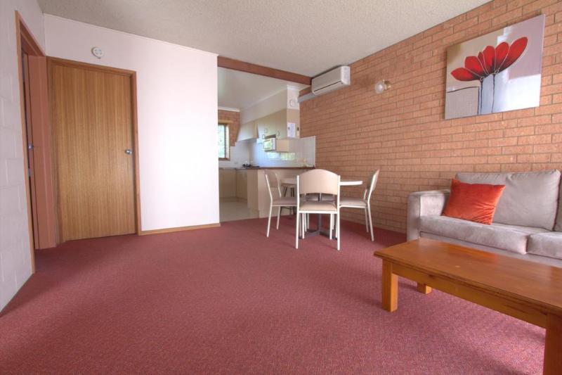 מוטל Blue Whale Motor Inn & Apartments