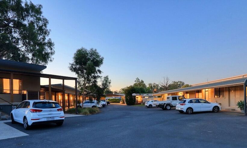 New Crossing Place Motel