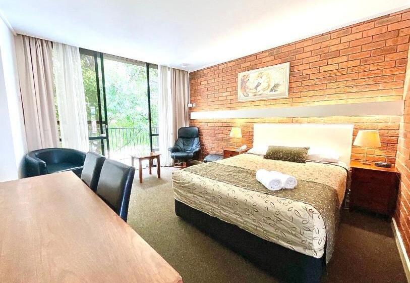 Connells Motel & Serviced Apartments