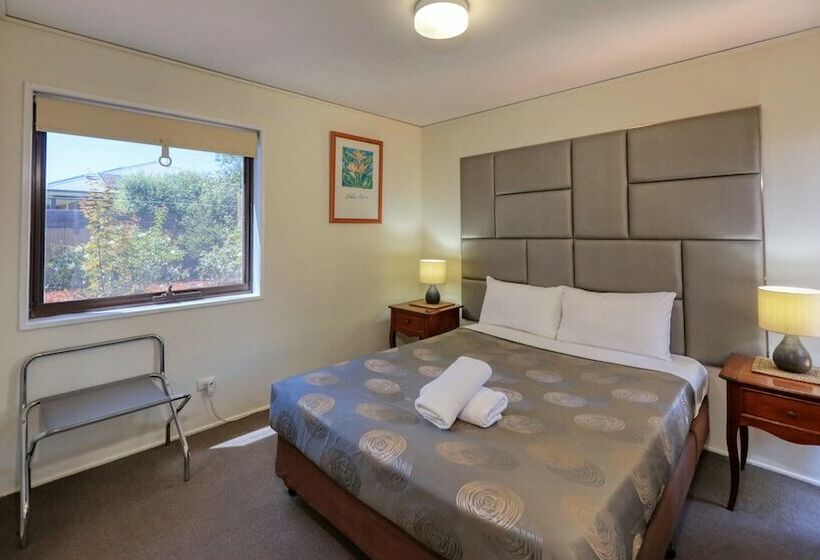 Executive Hideaway Motel