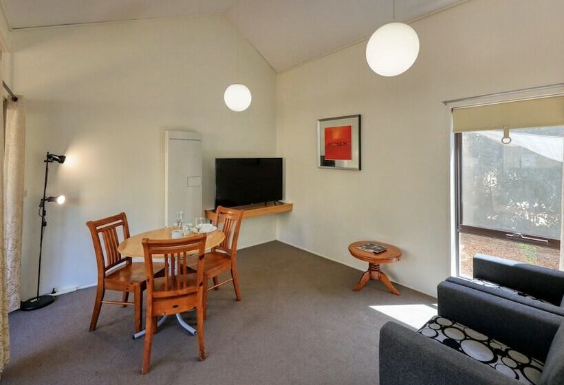 Executive Hideaway Motel